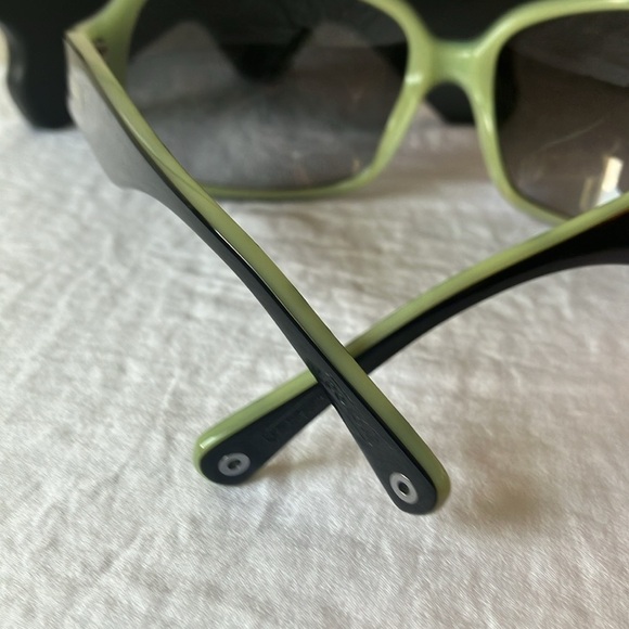 Coach: Ginger (S496) Sunglasses- gray gradient lens with white case - Picture 5 of 16